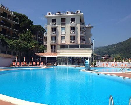 Hotel Paco Pietra Ligure Εξωτερικό φωτογραφία